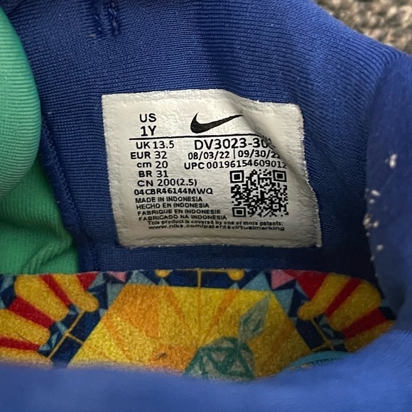 Boy’s Unisex Nike LeBron 20 Low Kaleidoscope sneakers 1Y, 2022 - Picture 6 of 6